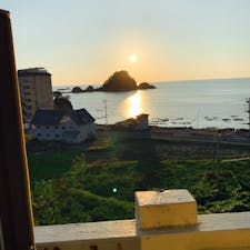 鶴岡市の由良海岸の夕日です。９月7日に泊まったホテルからです。