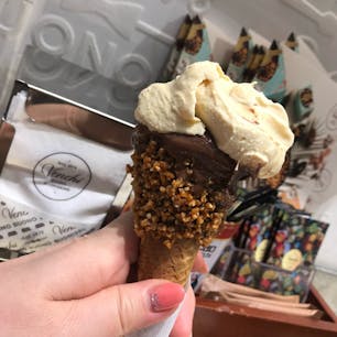イタリアでハマったドルチェ vinchiを香港で見つけて！
チョコレートのカカオの濃さが選べて濃厚で飽きない！でも高級😳