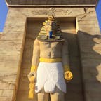 @レゴランド・ジャパン

どちらかといえば、小さなお子さんのいる
ファミリー向けのテーマパークだけど
至る所にレゴの作品があって写真を
撮って回るのが楽しいです📸
あと、ちょいちょい突っ込みたくなる
シュールな作品があって、それを
見つけては友達と爆笑しました🤣
ちなみにこの写真の作品は見上げる
くらいめちゃめちゃ大きいです🙆‍♀️