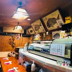 別府駅近くの福八という居酒屋さん。おじいちゃんおばあちゃん2人でやっていて、カウンターで一緒にビール飲みながら美味しいりゅうきゅうやとり天を頂きました。