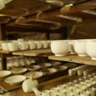 絵付け体験もできる窯元です。
にし茶屋街から割と近くにあるので、
オリジナルお土産が欲しいなと思ったら
ぜひ行ってみてください！