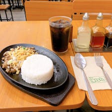 フィリピン：セブ島

フィリピン料理のお店INASAL💚
400円くらいでまぁまぁ美味しい😋笑