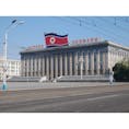 軍事パレードでおなじみの金日成広場の朝鮮労働党本部。昔は金日成の写真をドーン！と飾ってあったみたいだけど、今は大分こざっぱりしてる。書いてある言葉は「朝鮮民主主義人民共和国万歳！」です