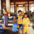 Shwedagon Pagodaの子供達