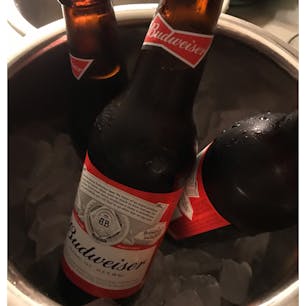 LA★ホテルのルームサービスにて。

つまみにピザ🍕
BEER🍻最高！！