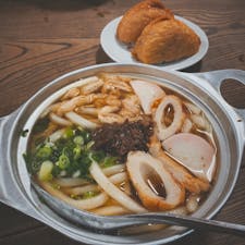 ほっとする。
懐かしい甘めの味

#アサヒ#愛媛県#松山#鍋焼きうどん#いなりずし