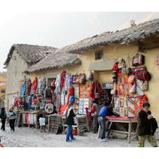 ペルー/オリャタイタンポ村
マチュピチュ行き列車に乗る駅があるので早朝に立ち寄った村。時間が無くて良く見る事が出来なかったので、もう一回行ってみたい村です。