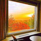 北海道
新富良野プリンスホテル
お部屋の窓の外には、朝日とともに見事な紅葉が広がり、一幅の絵のようでした。ちょうど今頃の時期だったと思います。