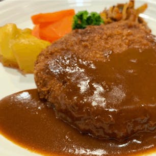 #はり重グリル #道頓堀 #大阪
2019年2月

すき焼きが満席で仕方なくグリルの方に入ったつもりが
カツレツに革命を起こされてしまった🥺🥺

美味しすぎてちょっと意味が分からない....