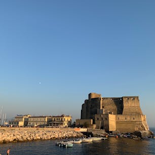 ナポリ 卵城