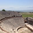 トルコのパムッカレの奥にあるヒエラポリス遺跡。ローマにあるコロッセオのような円形劇場。