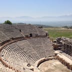 トルコのパムッカレの奥にあるヒエラポリス遺跡。ローマにあるコロッセオのような円形劇場。