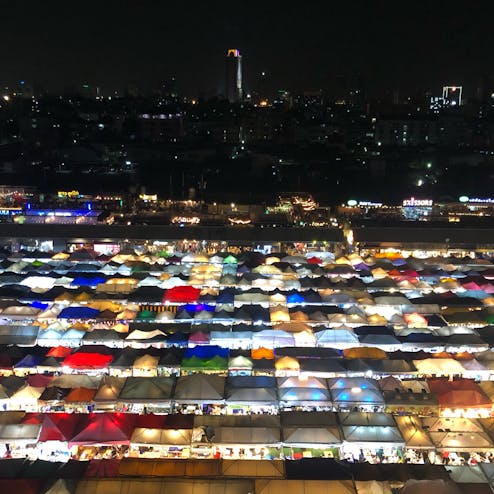 タラートロットファイ・ラチャダー