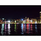 香港 → ビクトリア・ハーバー

世界三大夜景の1つでもあるビクトリア・ハーバー。これは本当に納得の美しさで、一目見ると思わずため息が出てしまうほど。
また、眠らない街で有名な香港は、夜が深けてからもストリートライブやバーでは、お酒を楽しむ人でとってもにぎやか！！

素敵な夜景を見つつ、眠らない夜を是非体験してみて下さい。