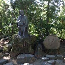 山寺（立石寺）の入り口にある芭蕉の像。