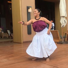 フォーシーズンズラナイで毎日開催されているフラのショー🌺
ゆったりしたハワイアンレゲエ？に、弾けるような笑顔、素敵ですね〜〜〜