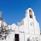スペインの白い村ミハスの白い教会。
青い空に白い家並みがまぶしぃ！