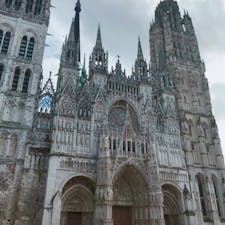 フランス🇫🇷ルーアンにあるルーアン大聖堂。フランスゴシック建築でもトップクラスの迫力。