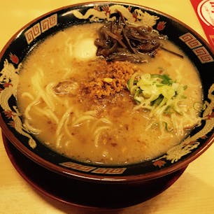 【鹿児島ラーメン 豚とろ】半熟煮卵入り豚とろラーメン（★★★）/鹿児島県鹿児島市
