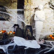 New York / Manhattan
Chelsea Market

10月になると、チェルシーマーケット内には、ちょっと怖めのハロウインのディスプレイがいっぱいです！