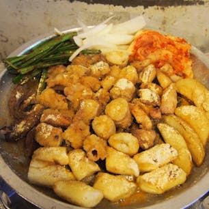 2019.10.26
カロスキル付近にあるホルモン屋さん【シンサソコプチャン】へ。どれもプリプリなホルモンで、美味🤤💓締めのキムチ炒飯も卵がかかってて、ペロッと食べてしまった😋