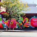 New York / Brooklyn
Williamsburg
ブルックリンの街中で見かけた「LOVE」のグラフィティアート。NYのアーティスト、Jason Naylorの作品。