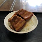 山河魯肉飯の角煮系ルーロー飯🍚巨大角煮は意外とあっさりしててペロリと食べられた👍🏻
#山河魯肉飯 #台中 #第二市場