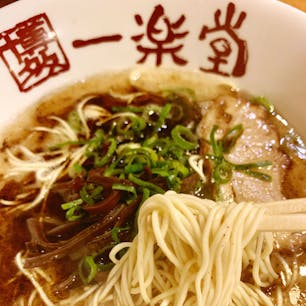 博多らーめん一楽堂兵庫本店
佐賀での仕事終わりに、とんこつラーメン。
トッピングで、黒コクタレを！