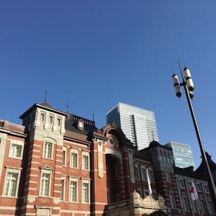 東京駅！
日本国旗がいい感じで靡いています🇯🇵