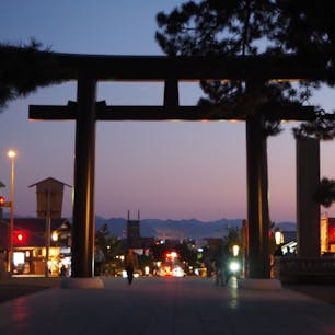 出雲大社

神在月の出雲。
神迎祭が行われてた日。2019.11.06

境内から神門横丁を眺めた一枚。

#島根#出雲#出雲大社#神在月#神迎祭