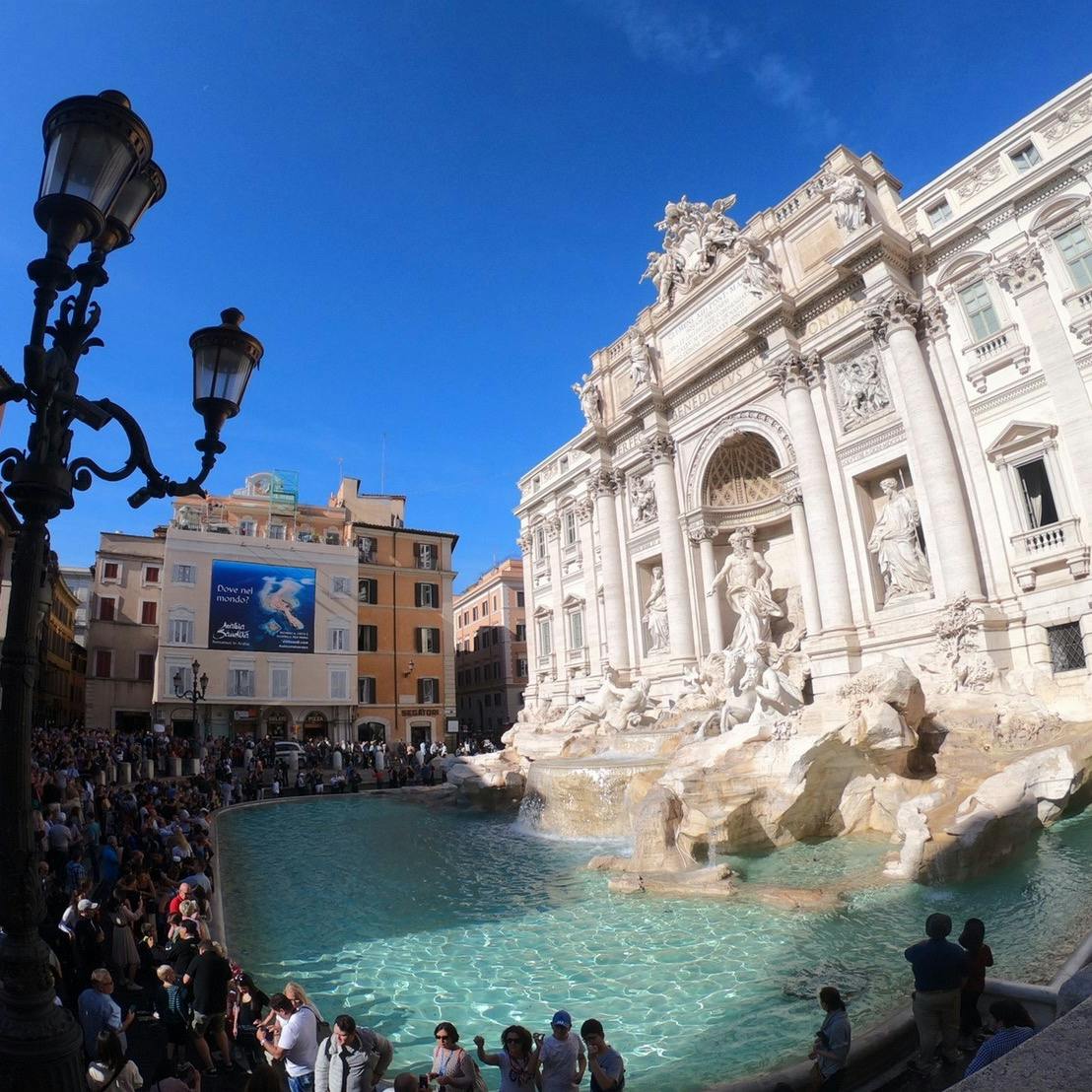トレビの泉 Fontana Di Trevi の投稿写真 感想 みどころ イタリア ローマトレビの泉 平日の午前中でもかなりの人 トリップノート