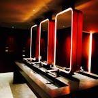 New York / Manhattan
Meatpacking District
スターバックスリザーブの地下にあるトイレは何ともゴージャス！手洗い場はこんな感じ♪