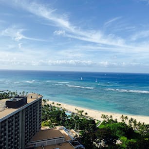 ホテルから見たワイキキビーチ
ハワイの空大好き