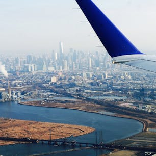 New York / Manhattan
ニューヨーク行きの飛行機からの眺め。ワンワールドトレードセンターが眩しい！