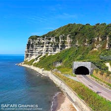 東洋のグランドキャニオンという異名を持つ白亜の断崖、館の岬（たてのさき）。黒の砂岩層と白の凝灰岩層が交互に堆積した地層が、隆起によってむき出しになっている自然スポットです。#北海道　#乙部町　#館の岬