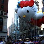 New York / Manhattan
Macy's Thanksgiving Day Parade
スパイダーマンや、キティちゃんなど人気のキャラクターの巨大バルーンが登場！4キロのパレードルートには300万人以上の観客でいっぱいになります♪