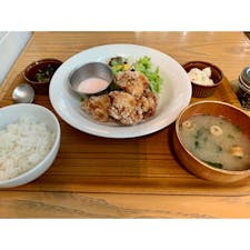 福岡市渡辺通にあるrejoyce
こちらでランチ。
今日は唐揚げ定食(^^)