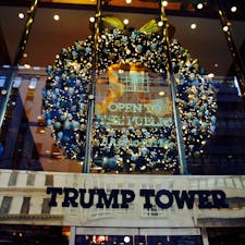New York / Manhattan
Trump Tower
5番街にあるトランプタワーのクリスマスリース。
