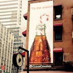 New York / Manhattan
45th Street
マンハッタンの街中のCokeの看板も、ホリデーシーズンにはクリスマスな感じで♪