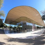 アップルパークビジターセンター
アップルTシャツ等のグッズが買えます