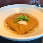 スクランブルスクエアにある、つるとんたん。大きなお揚げでお腹がいっぱいになりました。