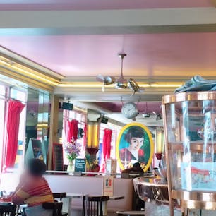 フランス🇫🇷パリ

アメリのカフェです♡店内は可愛い雰囲気💕
#フランス
#パリ
#アメリ
#cafe
#カフェ・デ・ドゥー・ムーラン