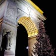 New York / Manhattan
ワシントンスクエアパーク

映画『Begin Again(はじまりの歌）』や、ウィルスミスの『I Am Legend』の撮影地としても知られているワシントンスクエアパークのクリスマスツリー。巨大です。
#newyork #manhattan
