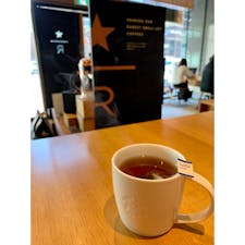 スターバックス京都三条烏丸ビル店
いつも利用するホテルの近くのカフェ。
スタバでアールグレイティー(^^)