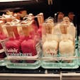New York / Manhattan
The Food Emporium

ミッドタウンのスーパーマーケットで見つけた「ケーキバー」。アイスの棒にケーキが刺さっているのが食べやすいです♪
#newyork #manhattan #cakebars