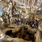 ハロン湾内にあるティエンクン洞窟。ティエンクンとは「天宮」の意味があり、洞窟内が非常に美しかった。ダウゴー島という、割と船着き場から近いところにある島の中にあり、行きやすい鍾乳洞。