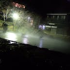 北温泉旅館(泳ぎ湯)
栃木県奥那須

泳ぎ湯という名の通り、かなり巨大な露天風呂です。
25mプールより一回り大きい位でしょうか。

テルマエロマエという映画のロケ地にもなったそうです。

旅館のどの温泉も24時間利用可ですが、泳ぎ湯は気温もあり多少温めでした。

ちなみに写っているのは旅仲間です。心霊写真みたいになってしまいました。