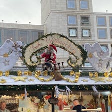 シュツットガルトクリスマスマーケット
屋根の上の装飾が有名です。