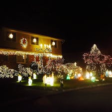 New York
NY郊外の高級住宅地で見かけたクリスマスディスプレイが素敵なおうち。どんな人が住んでいるのか知りたくなります。汗
#newyork