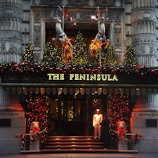 New York / Manhattan
The Peninsula New York
歴史と格式があり、モダンなインテリアが人気の5番街にある「ペニンシュラホテル」。こんなホテルでホリディシーズンを過ごしたいものです♪
#newyork #manhattan